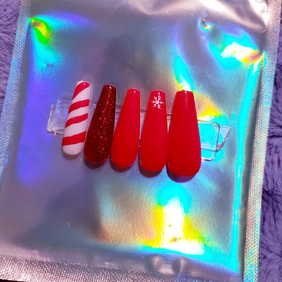 BUY ONE GET ONE FREE❗️Red press on nails ❤️🤍 - Picture 3 of 3